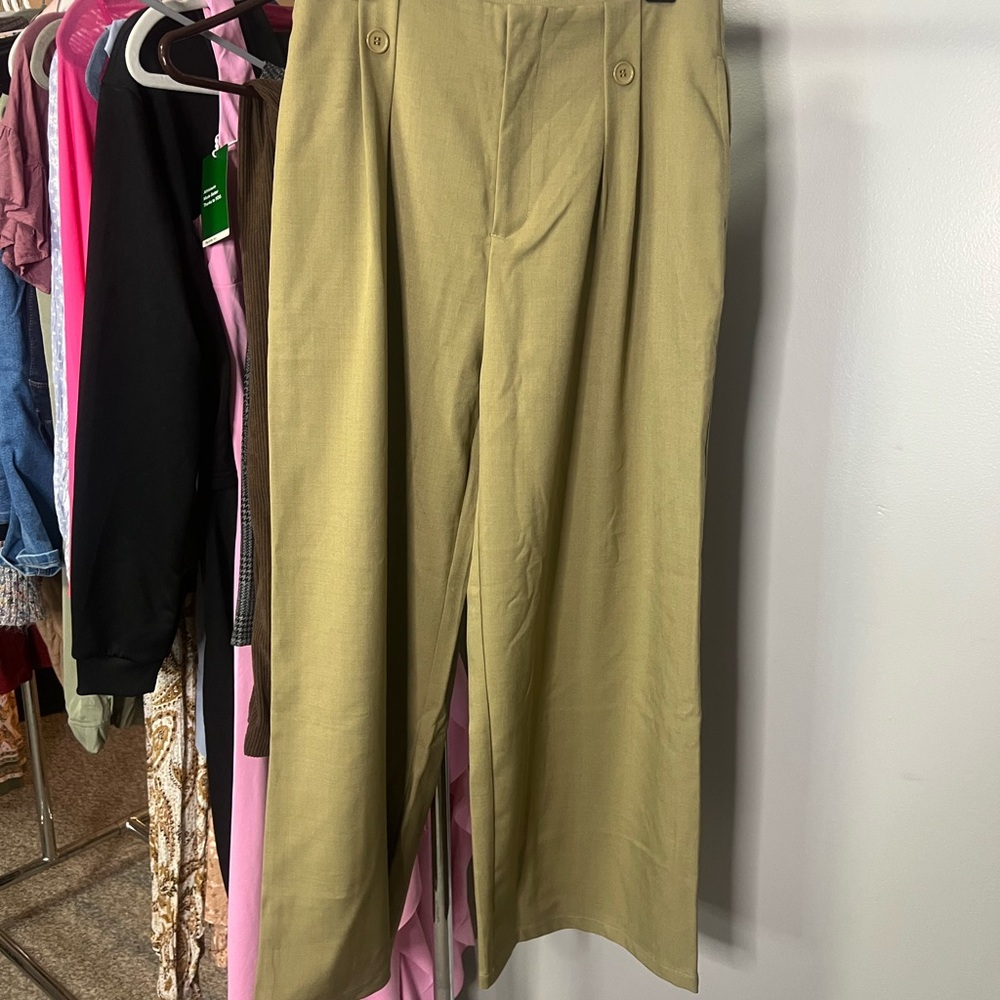 Halara Preloved FlexHigh Waisted Pocket Wide
Leg Work Pants Size Medium